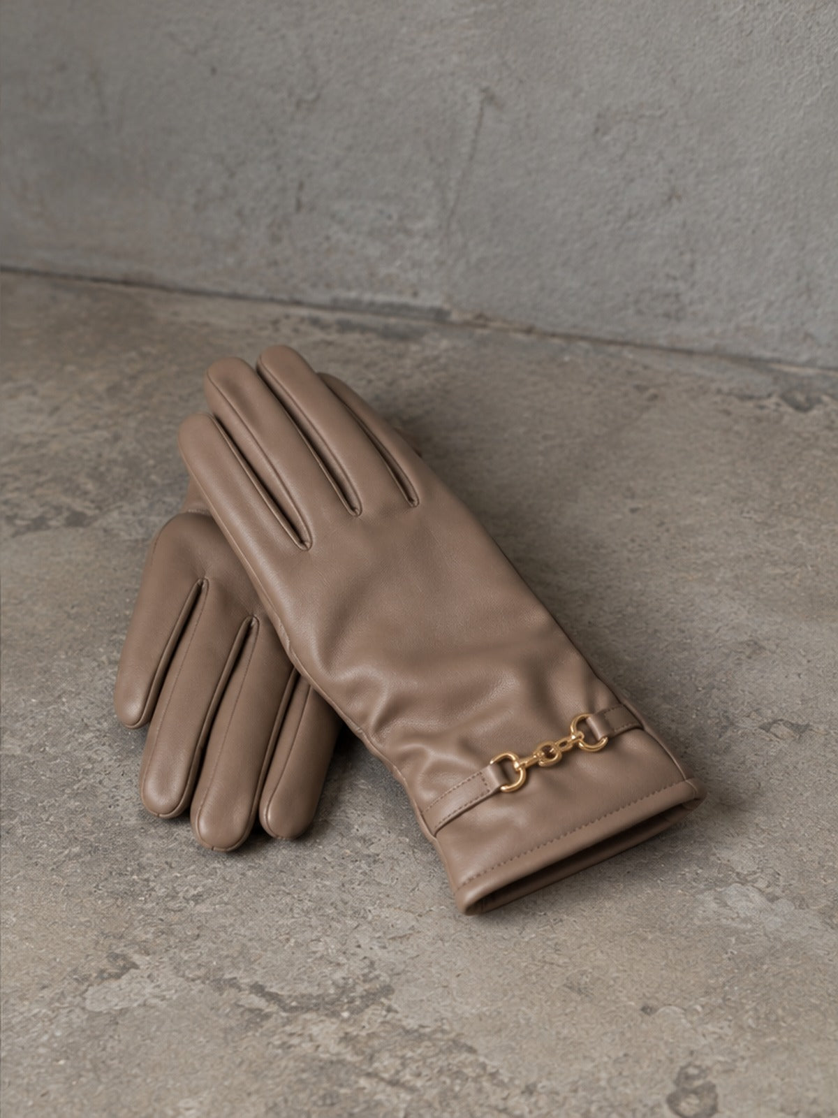 Guantes Versátil con Detalle Dorado - Topo