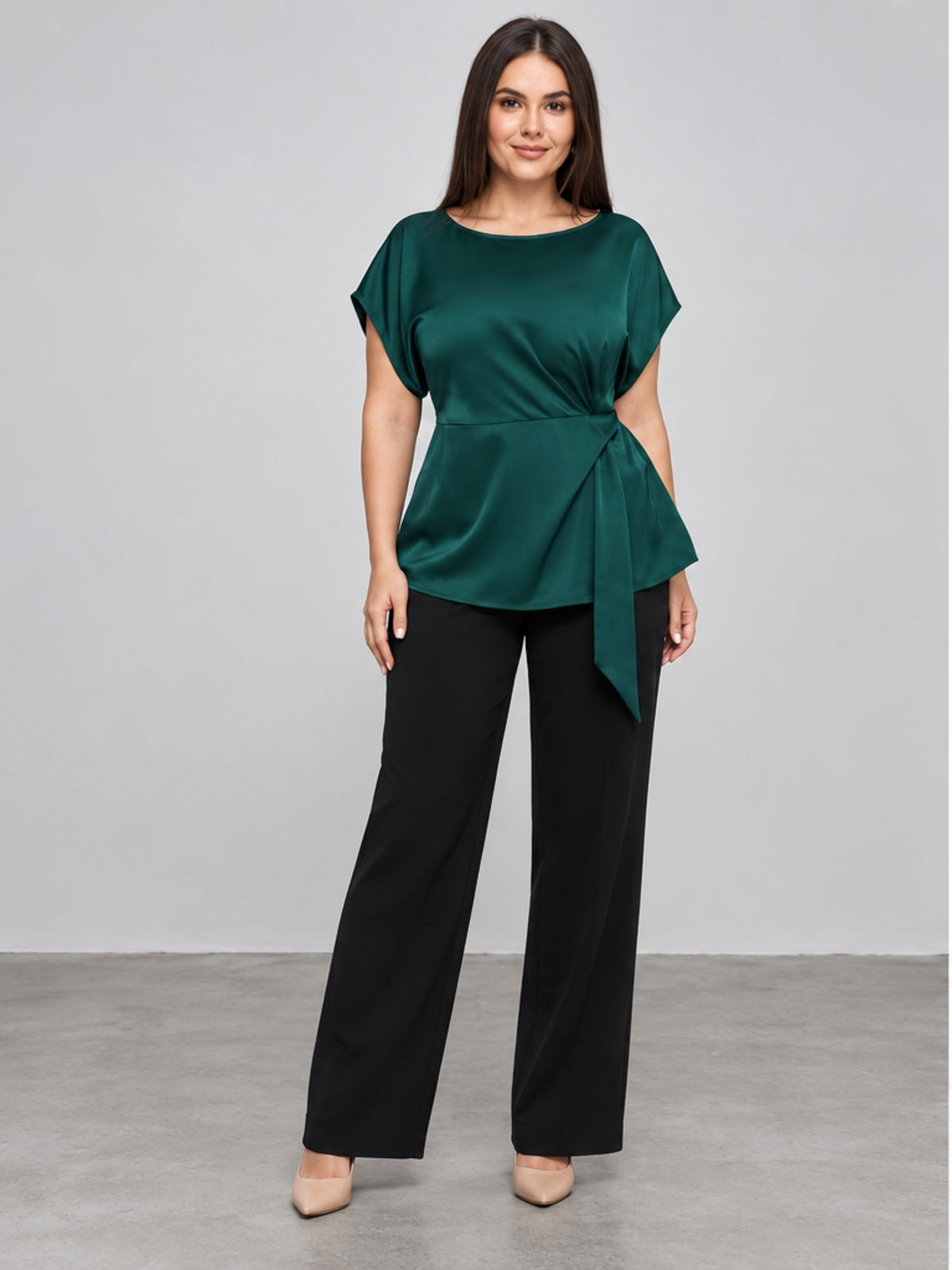 Blusa Elegante con Cuello Barco y Torsión Lateral - Verde Esmeralda
