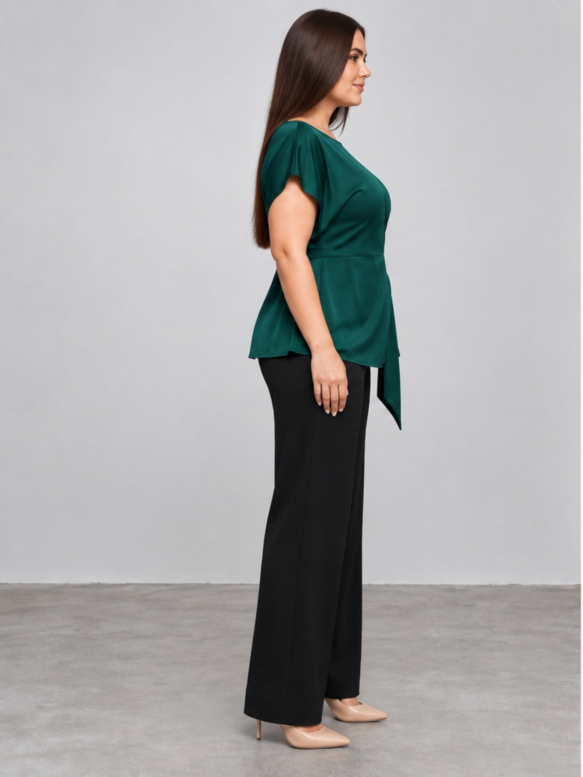 Blusa Elegante con Cuello Barco y Torsión Lateral - Verde Esmeralda