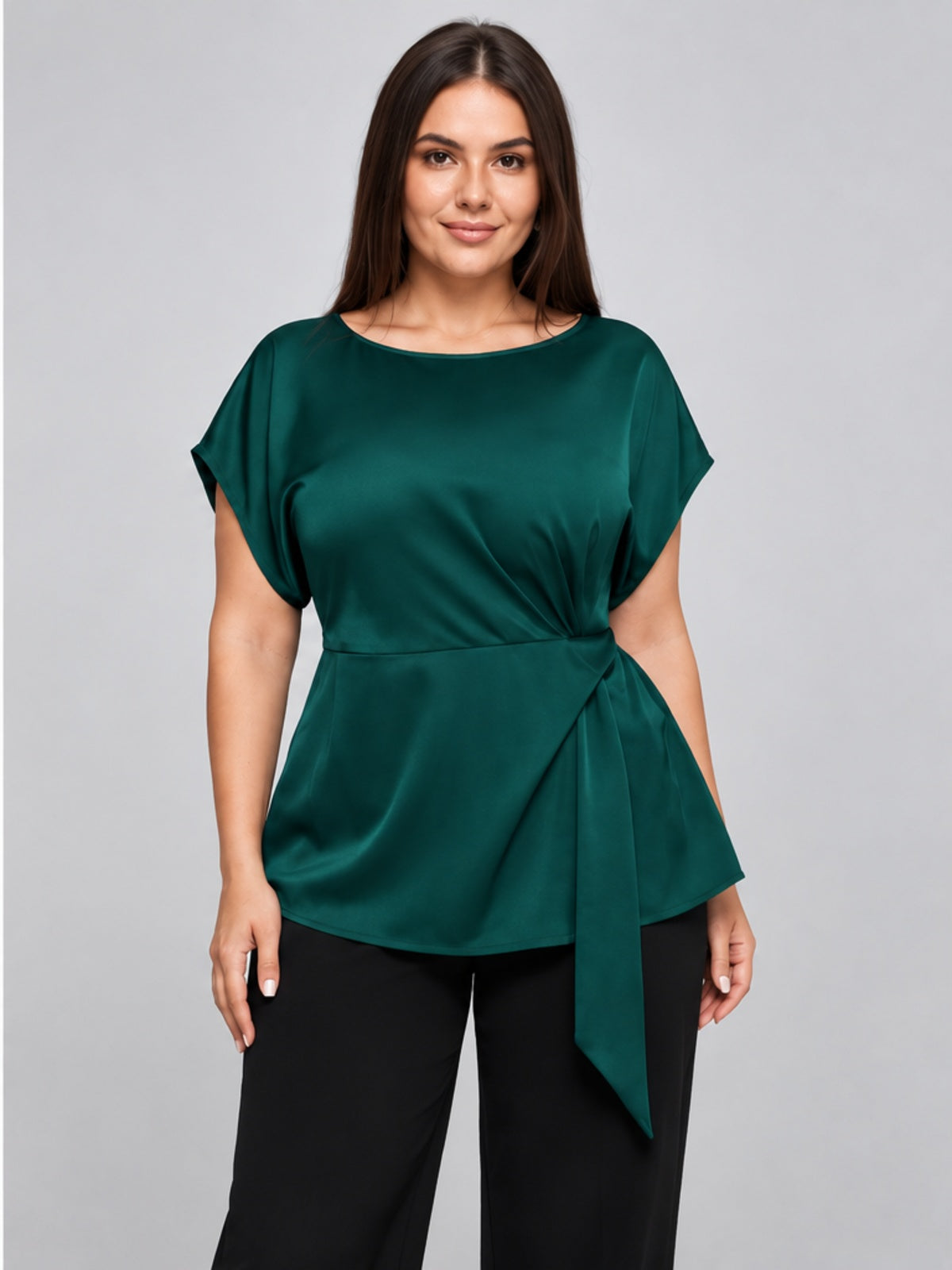 Blusa Elegante con Cuello Barco y Torsión Lateral - Verde Esmeralda