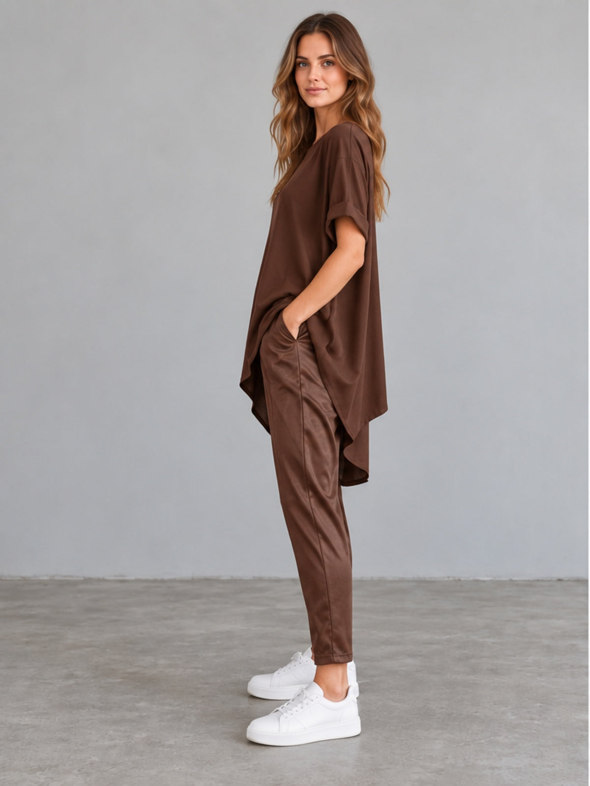 Conjunto Top Asimétrico y Pantalón Versátil - Marrón