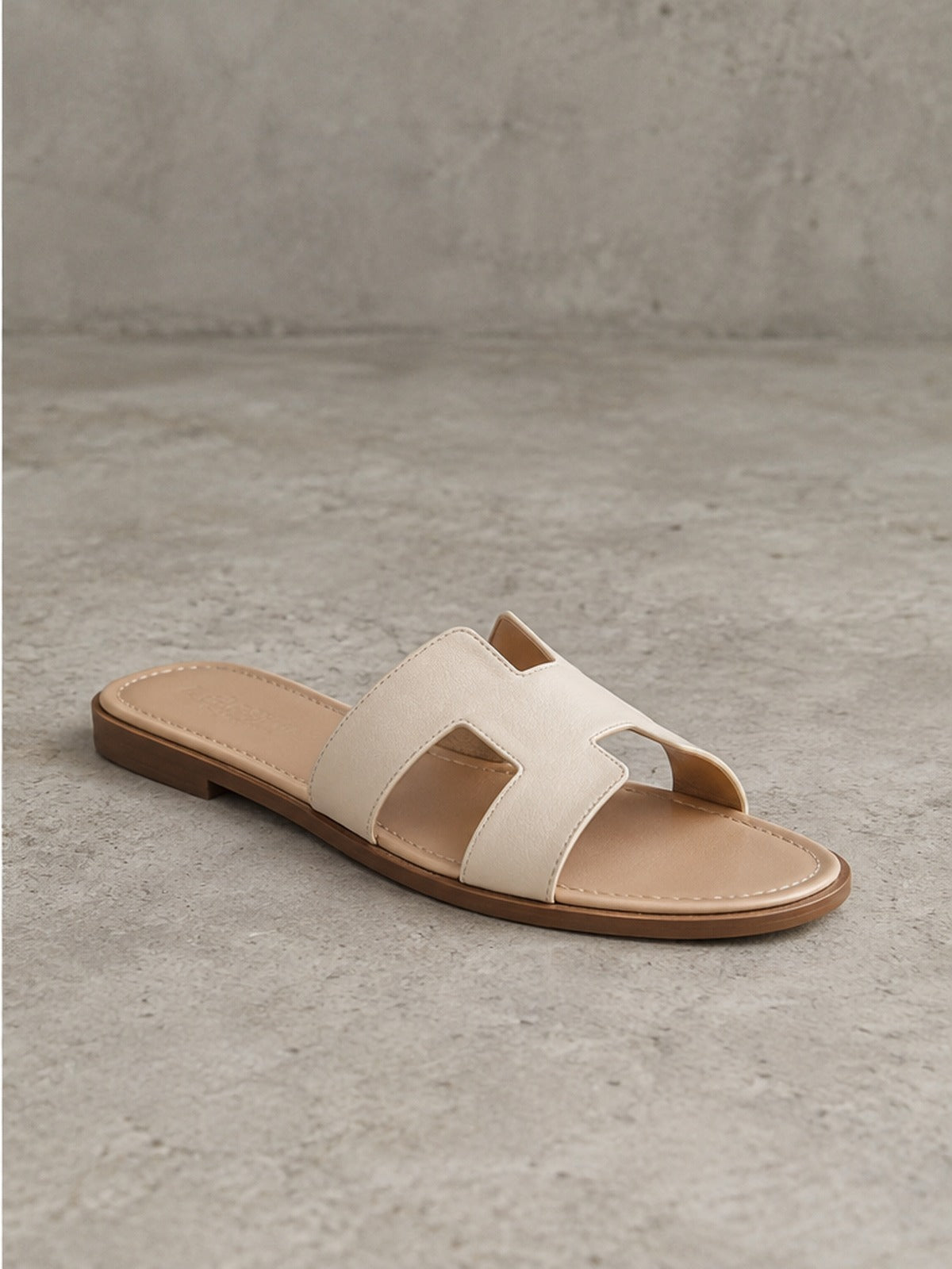 Sandalia Plana Esencial - Crudo