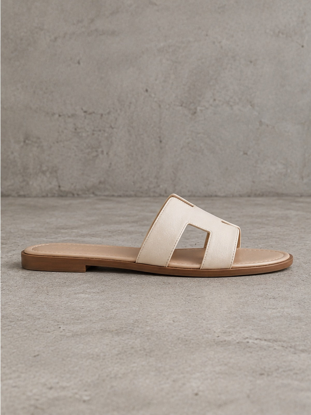 Sandalia Plana Esencial - Crudo