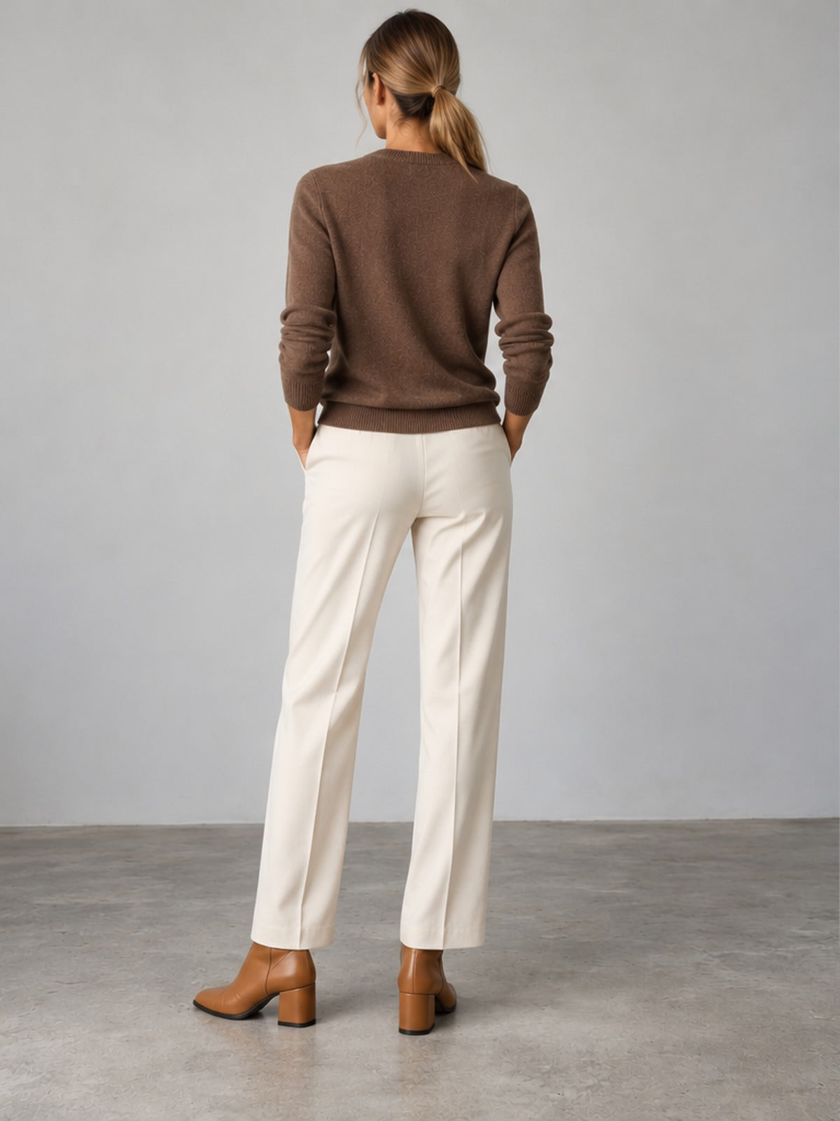 Jersey Elegante Cuello Redondo - Marrón
