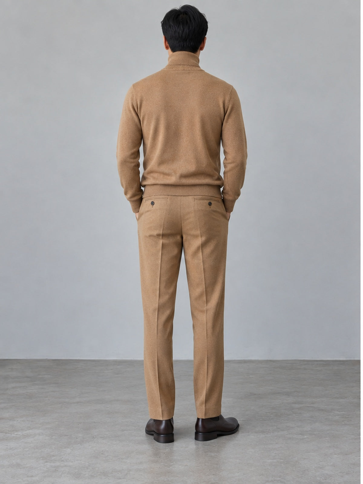 Conjunto Jersey Cuello Alto y Pantalón de Pinzas - Camel