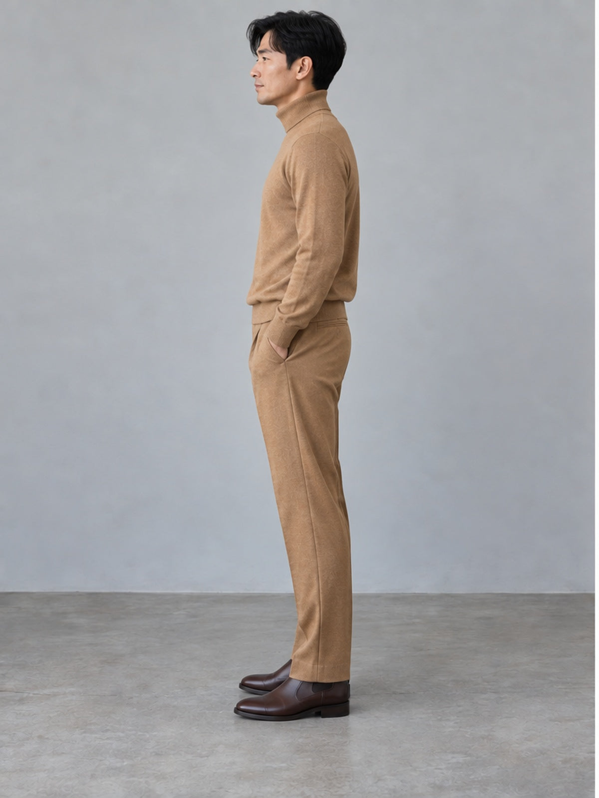 Conjunto Jersey Cuello Alto y Pantalón de Pinzas - Camel