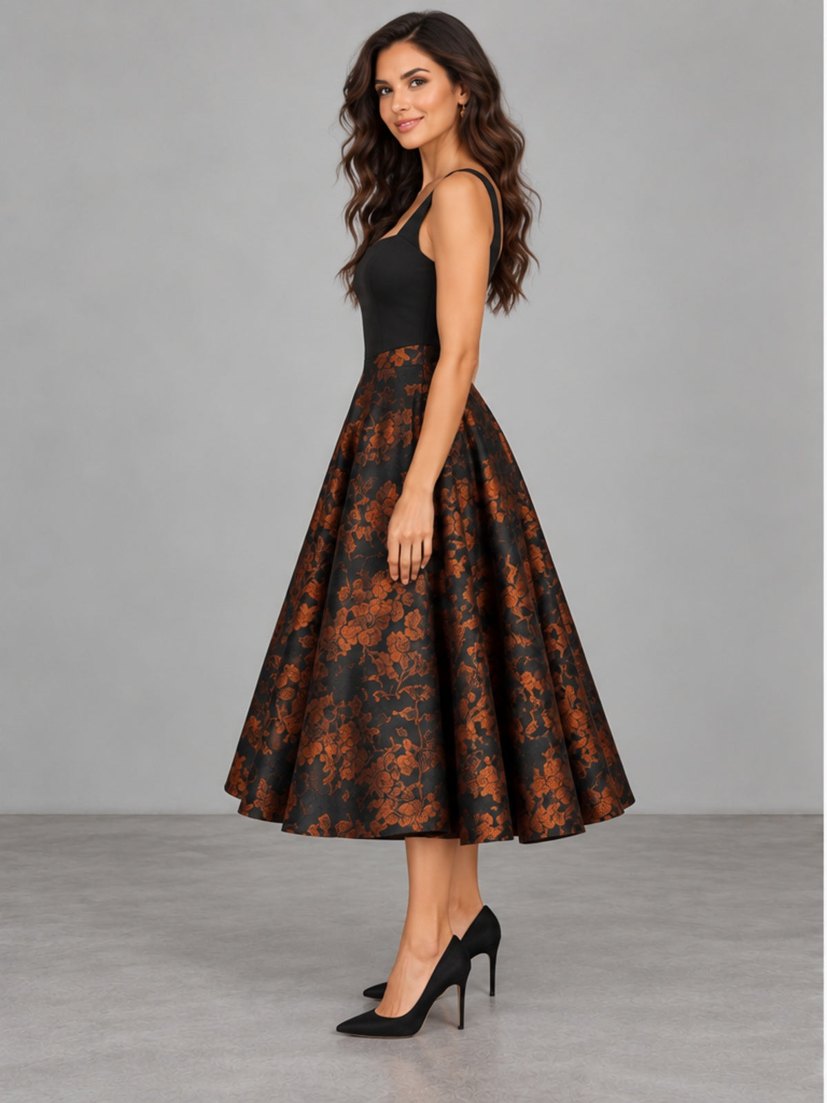 Vestido Midi Floral de Corte en A - Negro