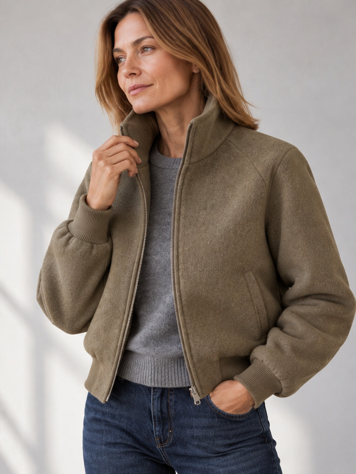 Cazadora Bomber Elegante Cuello Alto - Caqui